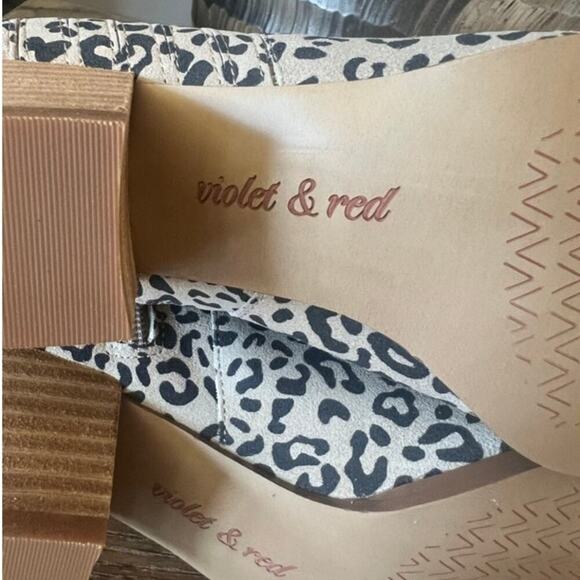 Violet & Red Cortny Heeled Booties in Leopard Print - Picture 8 of 8